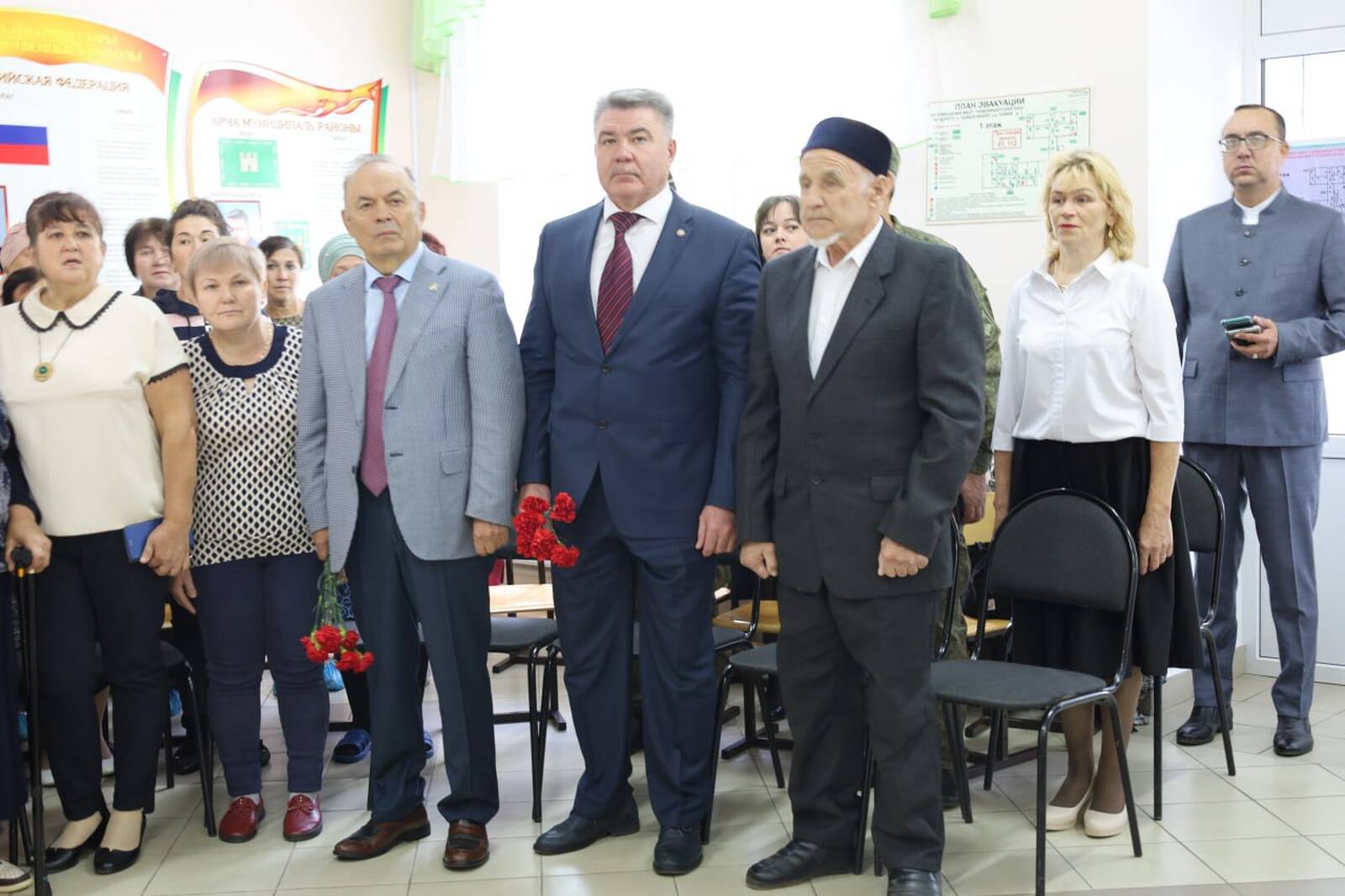 Исполнительный комитет арского. Арская гимназия 5 арск. Арск, татарстан начальник. Советская площадь 12 арск. Исполнительный комитет арского.